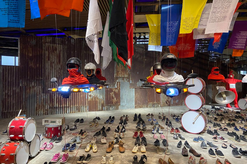 アーティストJompet Kuswidanantoがスラバヤの空きビルに過去の雰囲気に戻す