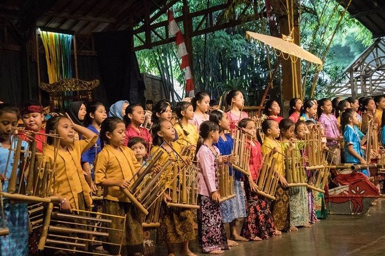 カタールワールドカップで活躍するインドネシアのアートグループ「Saung Angklung Udjo」