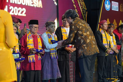 インドネシアの教育文化研究技術省、マエストロ伝統芸術家の29人に2022年度文化賞を授与