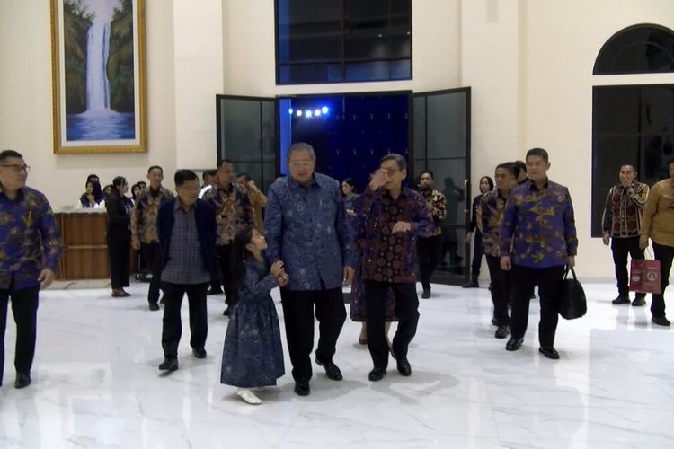 PacitanにSBY-Aniミュージアム・ギャラリーを開設したSusilo Bambang Yudhoyono (SBY) は、 未来を築くために過去から学ぶと述べる